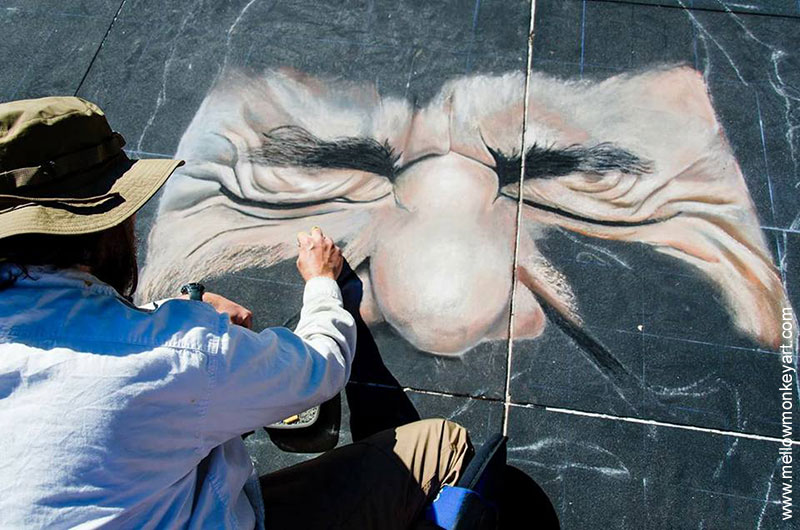 Ken Mullen drawing chalk portrait of Bill Murray