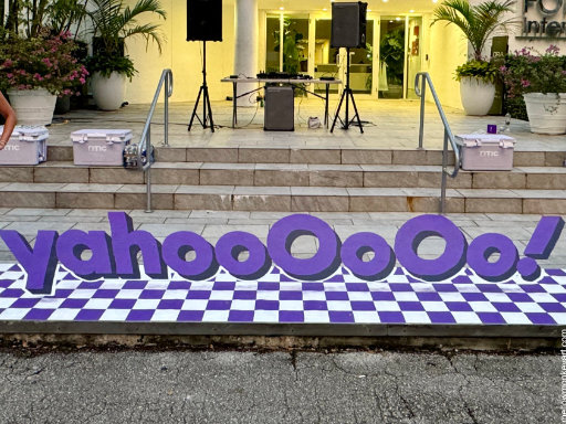 3D art of Yahoo logo on a checkered finish line.